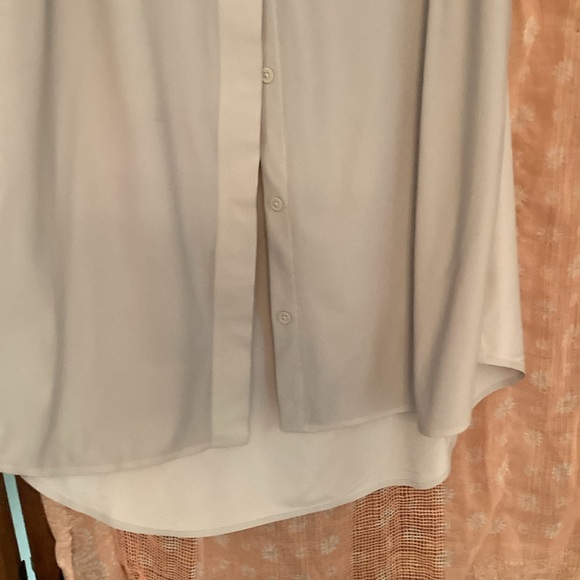 Top-Atheleta tailored long sleeveless light gray button down, office or beach - Picture 6 of 15